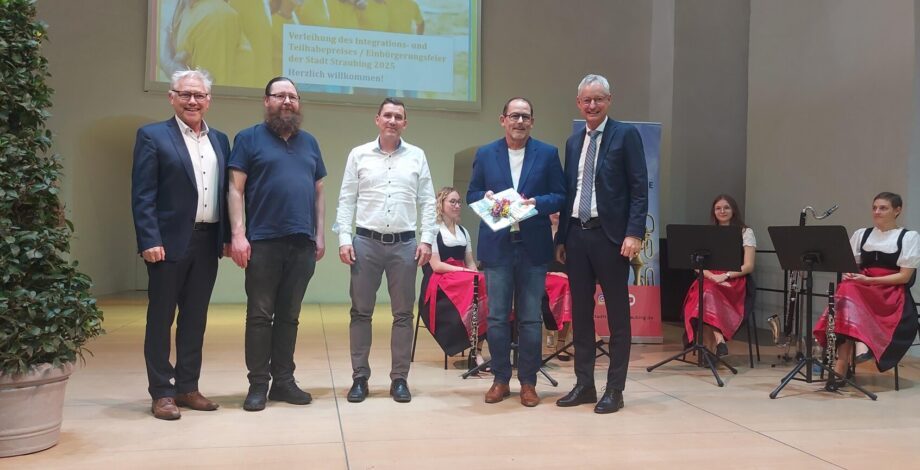 Foto mit Markus Pannermayr und Vorstand der DJK beim Teilhabe und Integrationspreis 2025