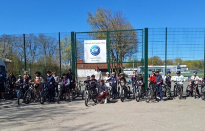 D/E-Jugend mit Bikes vor DJK Straubing