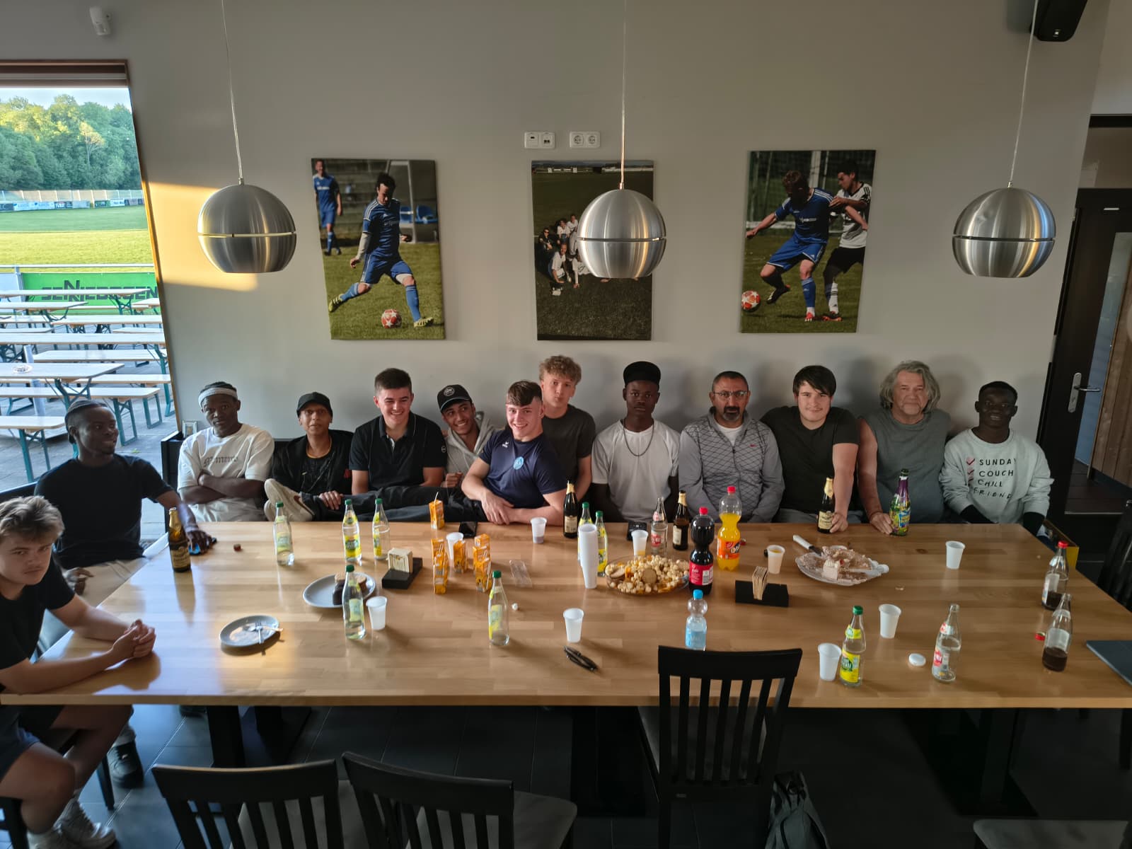 Gruppenfoto A-Jugend an Alies Geburtstagsparty.