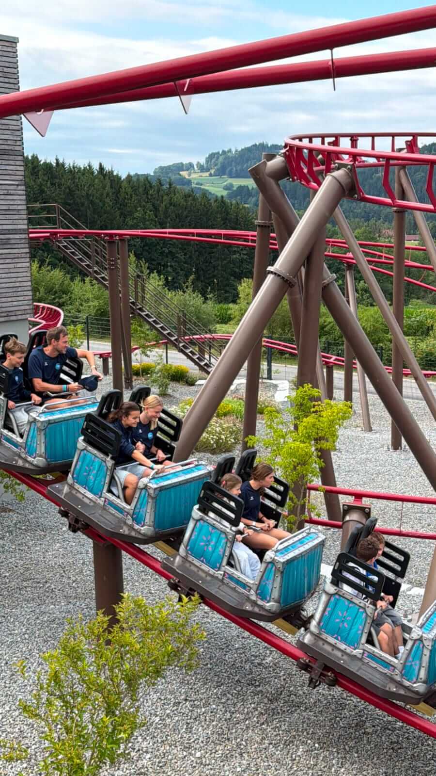E-/D-Jugend der DJK Straubing auf der Achterbahn beim Erlebnispark Edeswies