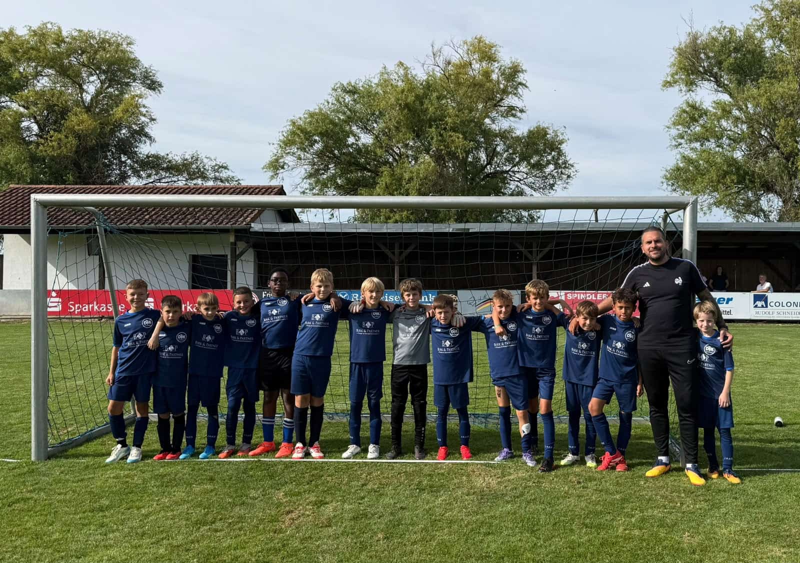 Mannschaftsfoto der DJK Straubing nach Spiel gegen den SV Motzing.